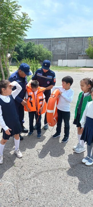 Жазғы демалыс уақытында мектеп оқушыларына арналған судағы  қауіпсіздік  ережесі тәртібін сақтауды үйретуге, оқытуға және жазатайым оқиғалардың санын азайту мен болдырмауға  бағытталған  іс - шаралар бүгінгі күннің өзекті мәселесі . Әрбір адамның өмі