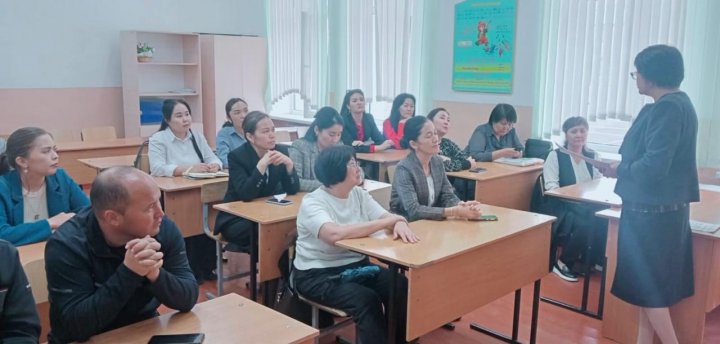 "Ұлт келбеті-ұстаз. Бес жылдың берекелі белестері" тақырыбындағы мақаласын  педагогикалық ұжымға таныстыру
