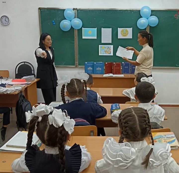 «Рәміздерім -мақтанышым» тақырыбында кітаптардан көрме ұйымдастырылып, ашық сабақ өткізілді.