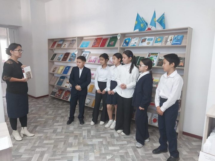 “Үш бәйтерек елімнің мақтанышы” атты әдеби танымдық кеш өткізілді.