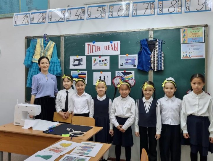 “Тігін цехы”  тақырыбында рөлдік-қойылым сабағын өткізді.